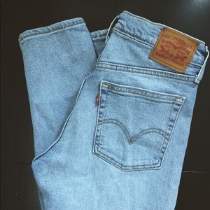 LEVI’S “MOM JEANS” BLUE DENIM